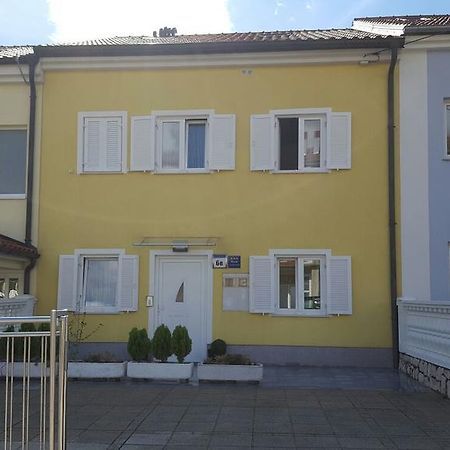 Appartement Haus Ella à Novi Vinodolski Extérieur photo