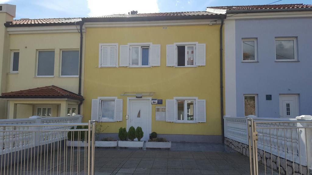 Appartement Haus Ella à Novi Vinodolski Extérieur photo