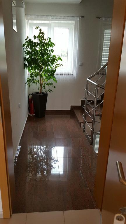 Appartement Haus Ella à Novi Vinodolski Extérieur photo